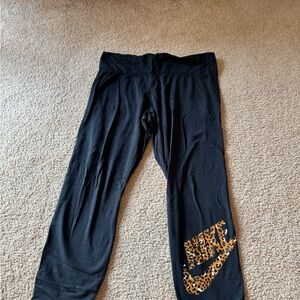 Nike Women’s Cropped Black Leggings with Leopard Print Logo